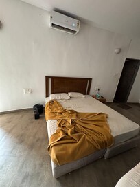 Could do with some bedside tables 🥴