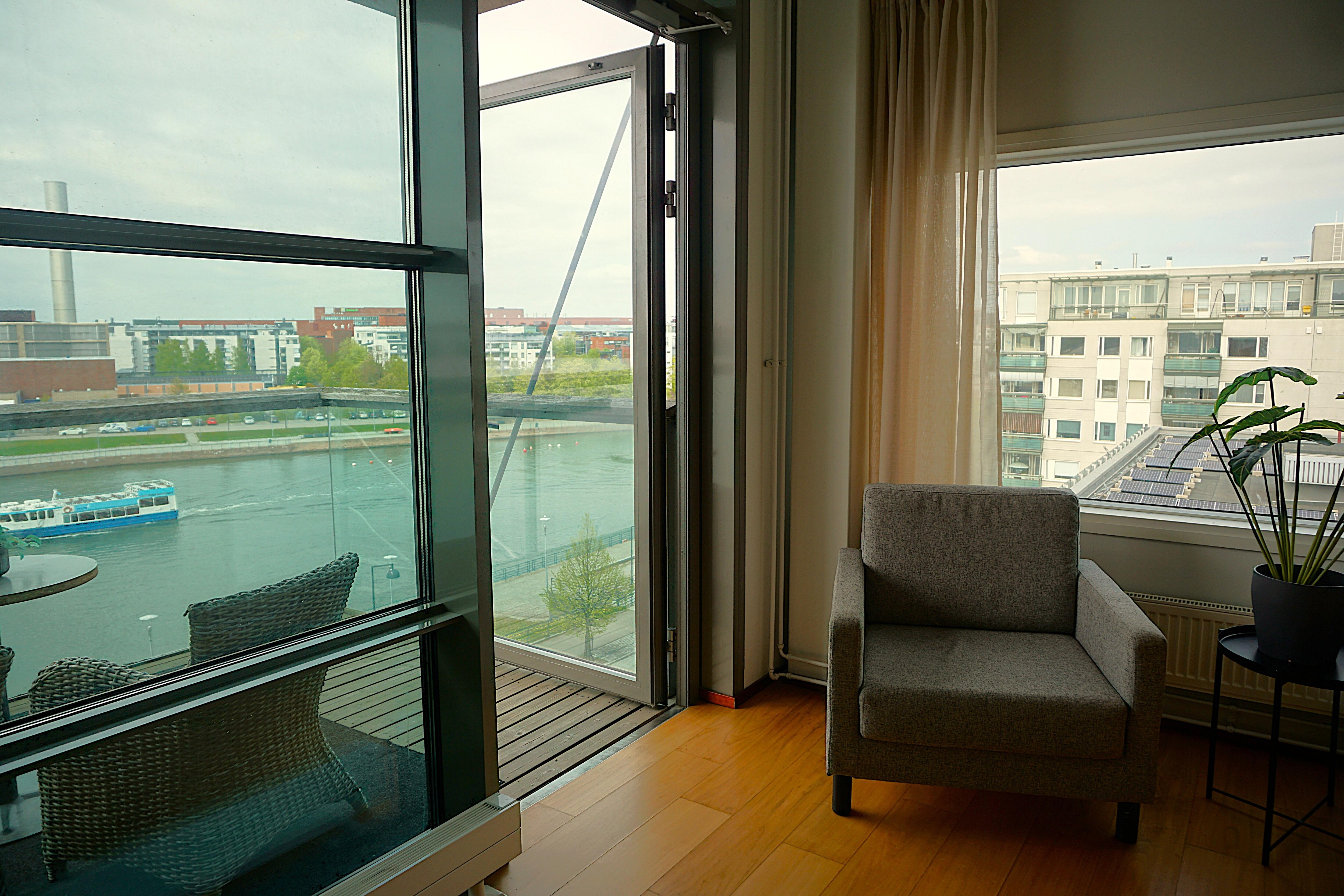 The combined vestibule and the living room of junior suite