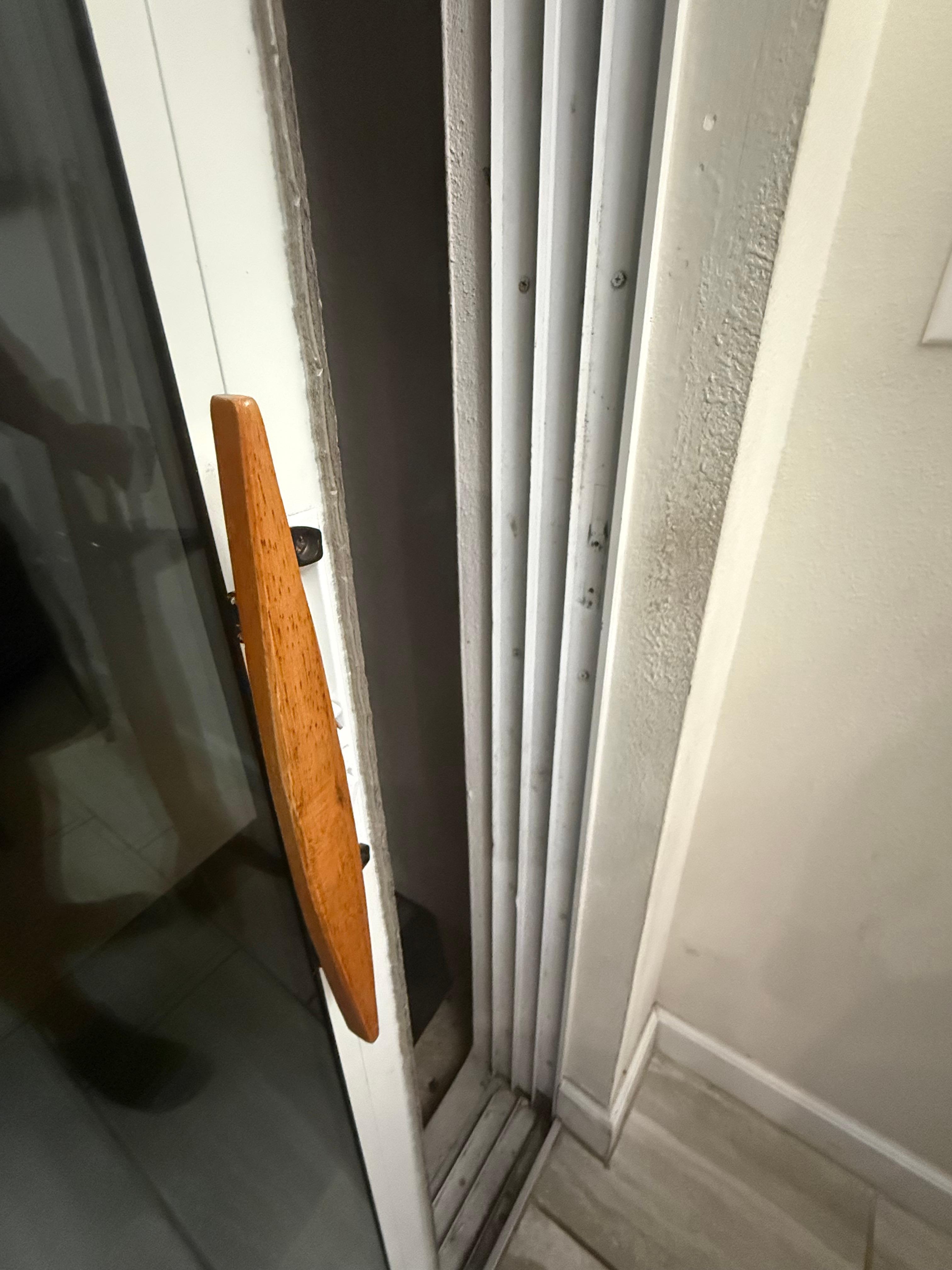 No lock on the slider door. Could not secure the property properly in order to feel safe during our stay! 