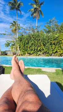 Aaah la piscine. Impeccable.