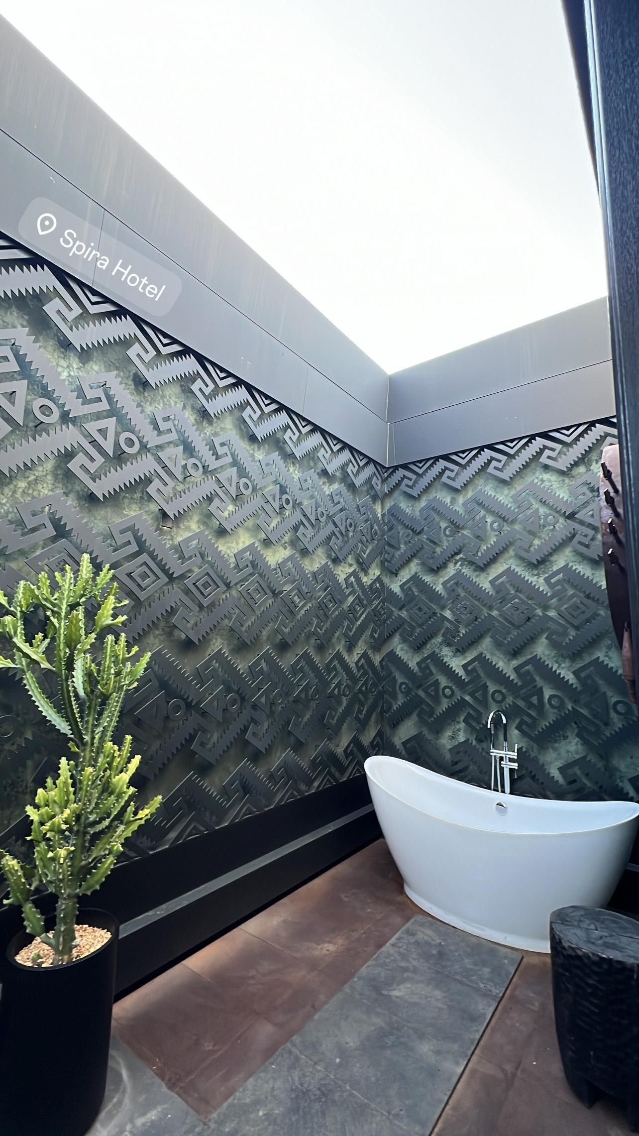 Room 10 came with an outdoor bathtub. It was amazing!