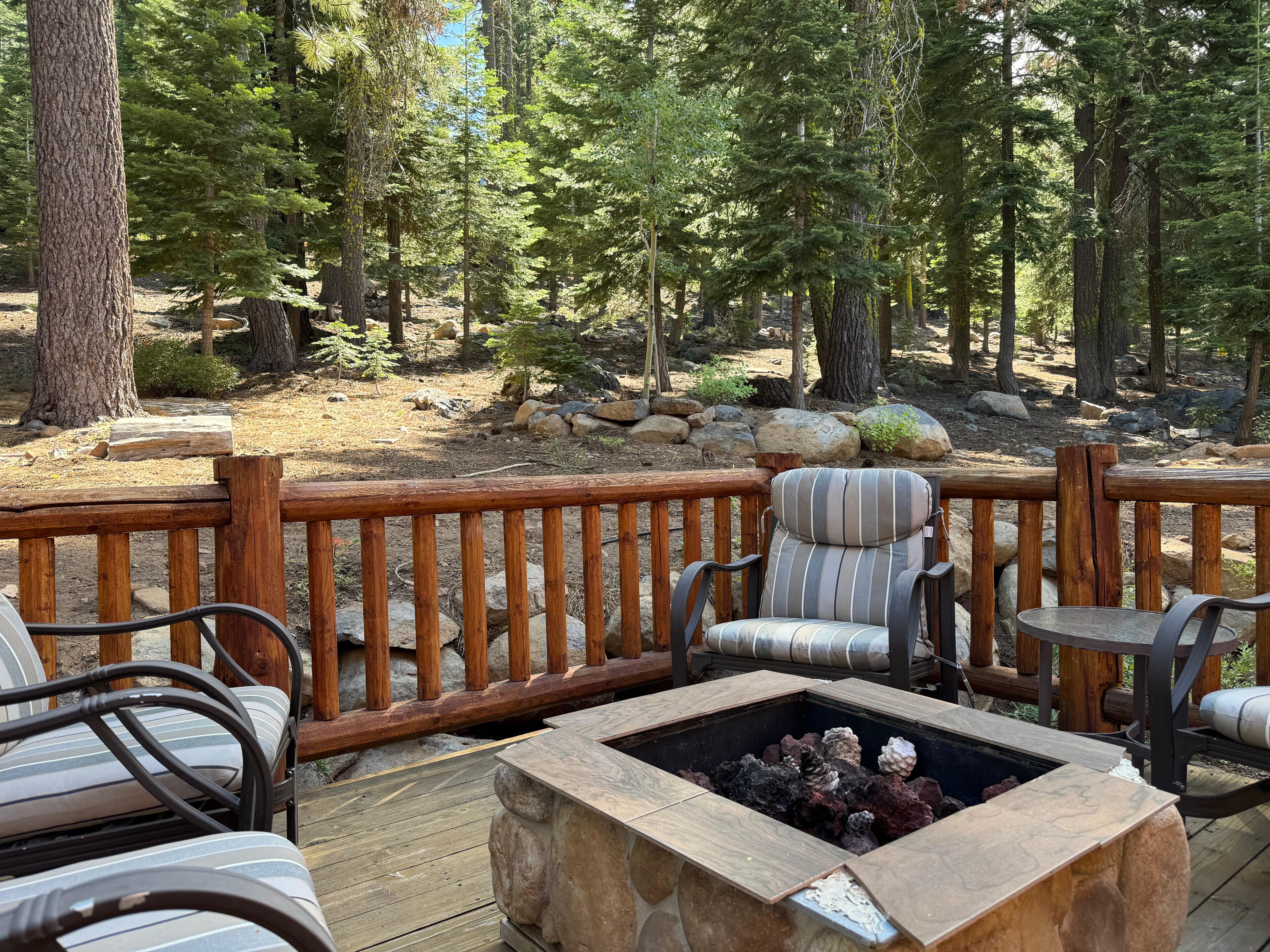 Awesome patio with lots of comfy seats. 
