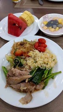 種類も、豊富で、卵も、いろいろあります。タイ料理のからみがあま(ないので、外国人は食べやすい。し、タイ料理の良さも、味わえます。