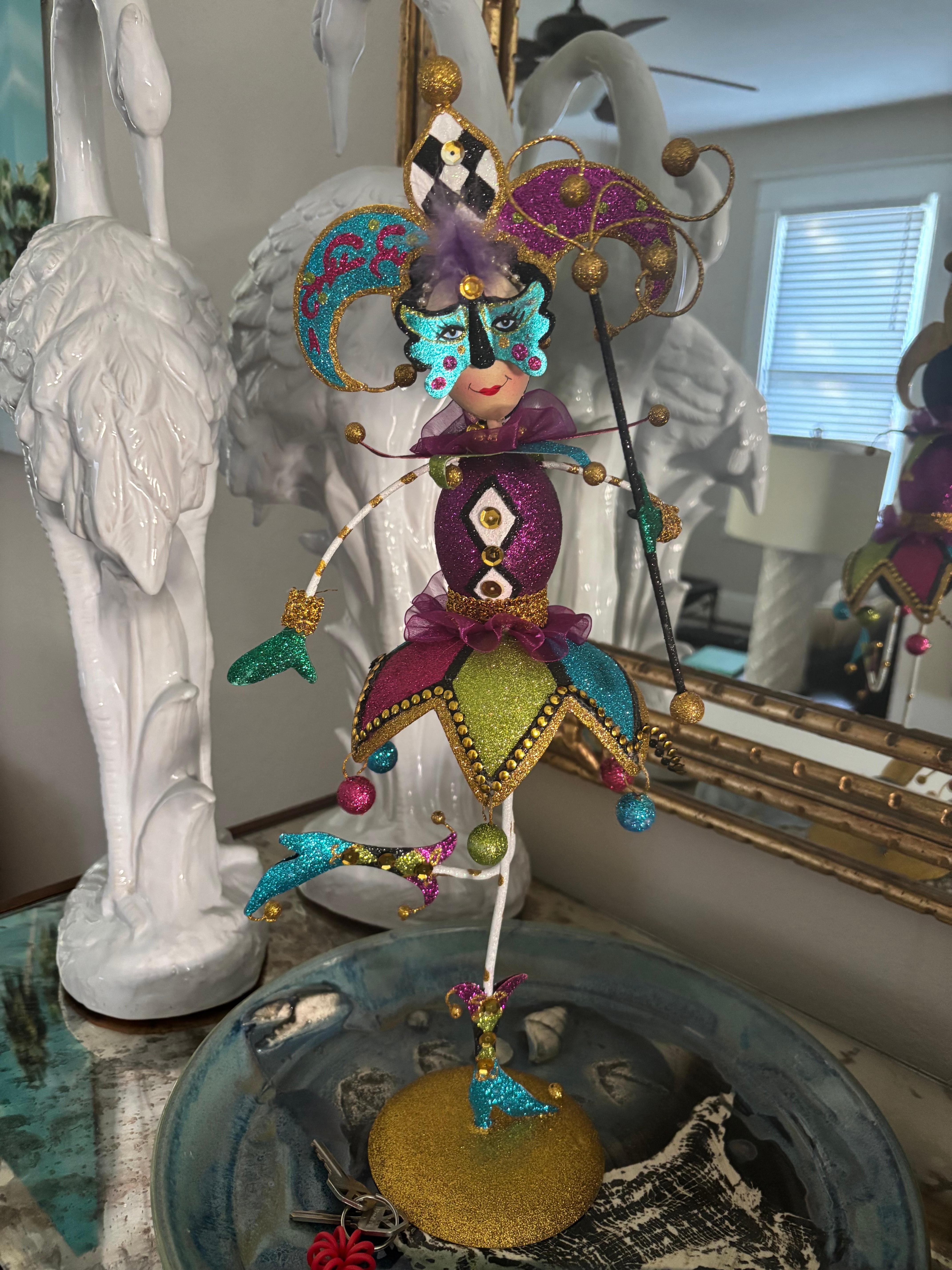 We love Mardi Gras so to see this brought a smile. 