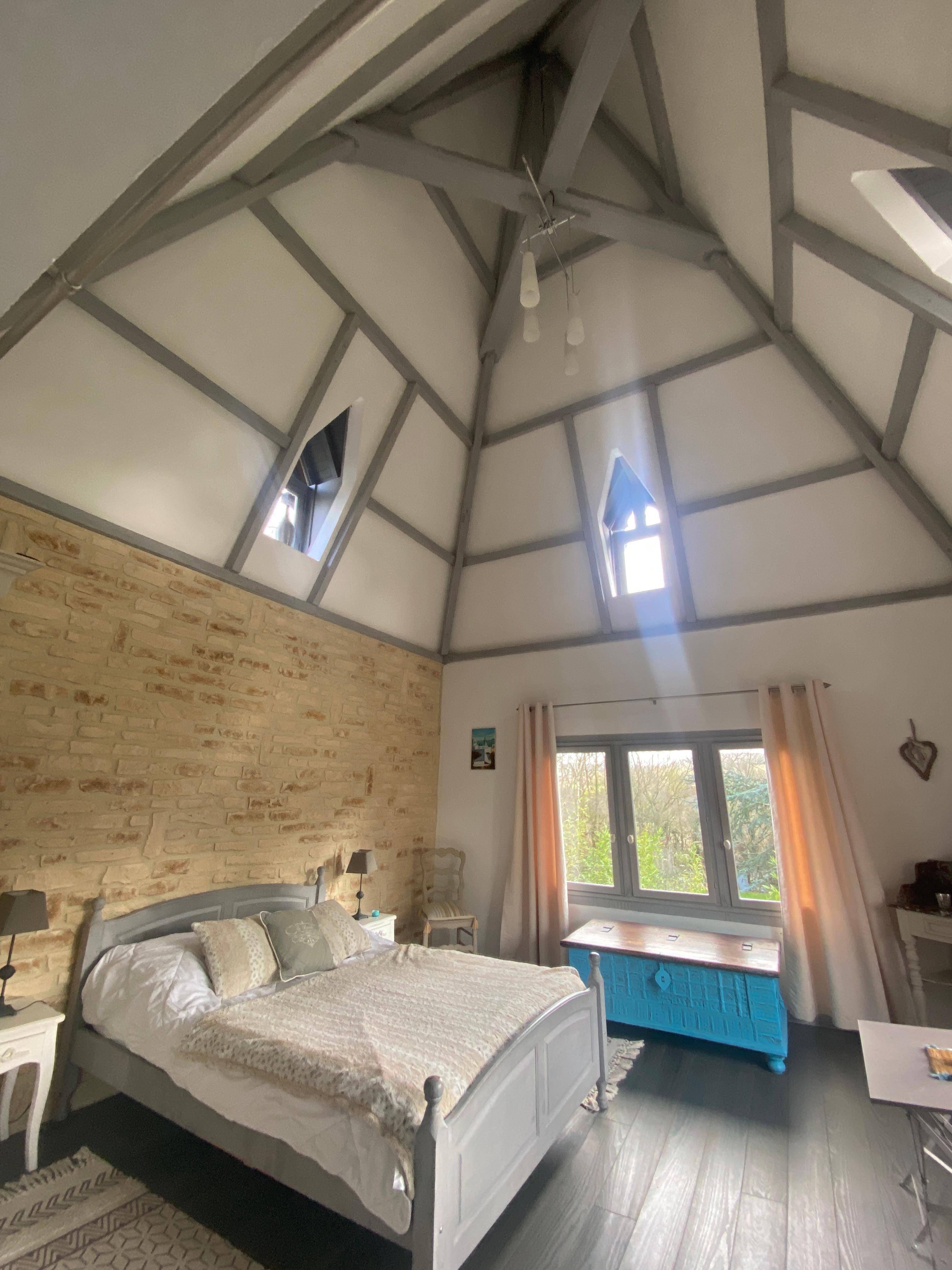 Chambre parentale (avec en plus 2 lits superposés) dans la tourelle 