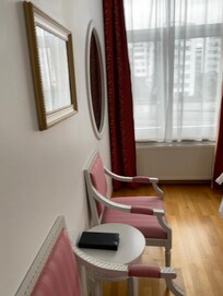 Fönstret in till badrummet (gick inte att täcka för)