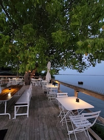 The dinning deck