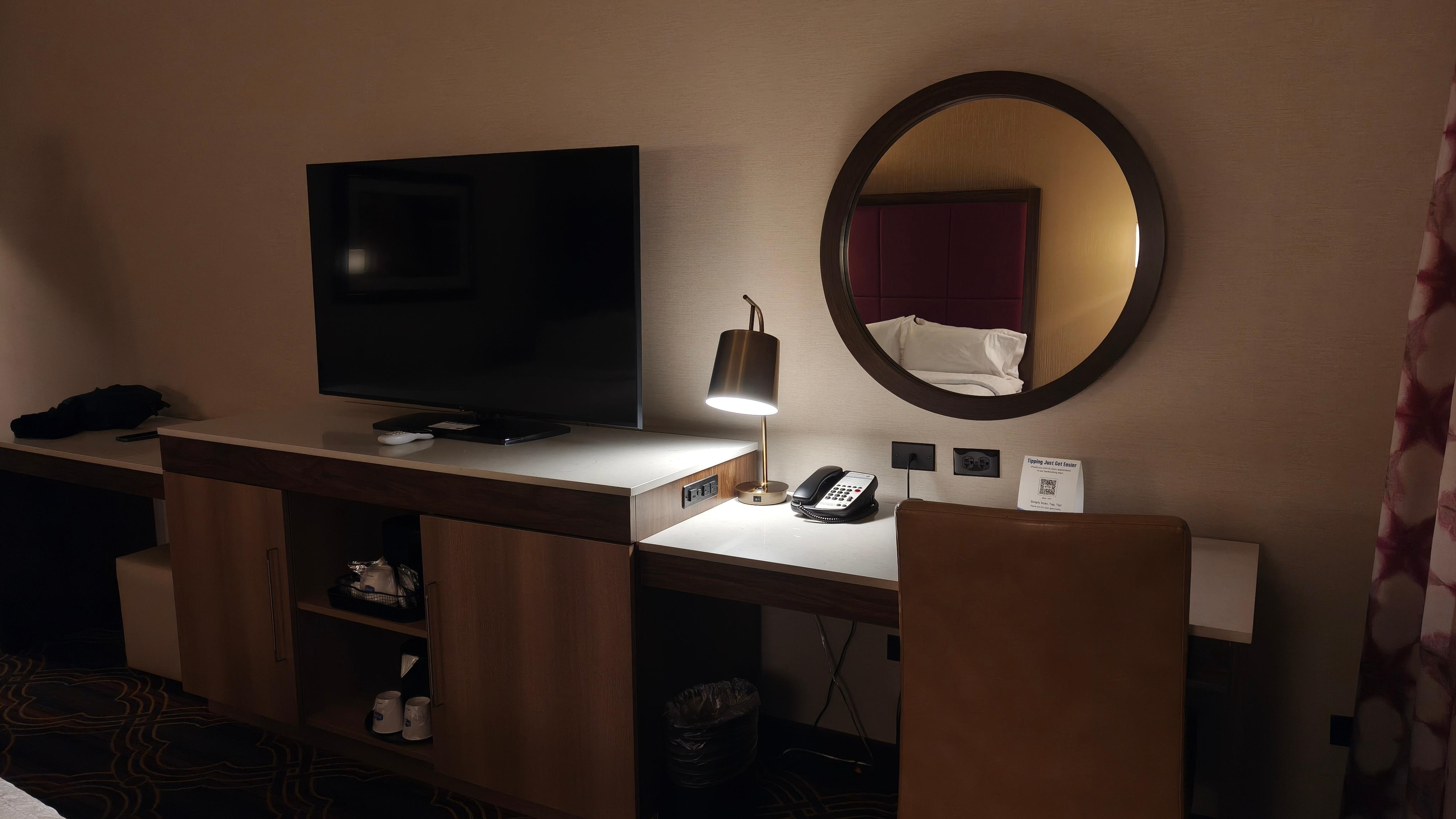 ベッドが大きいが、通路のスペースも十分