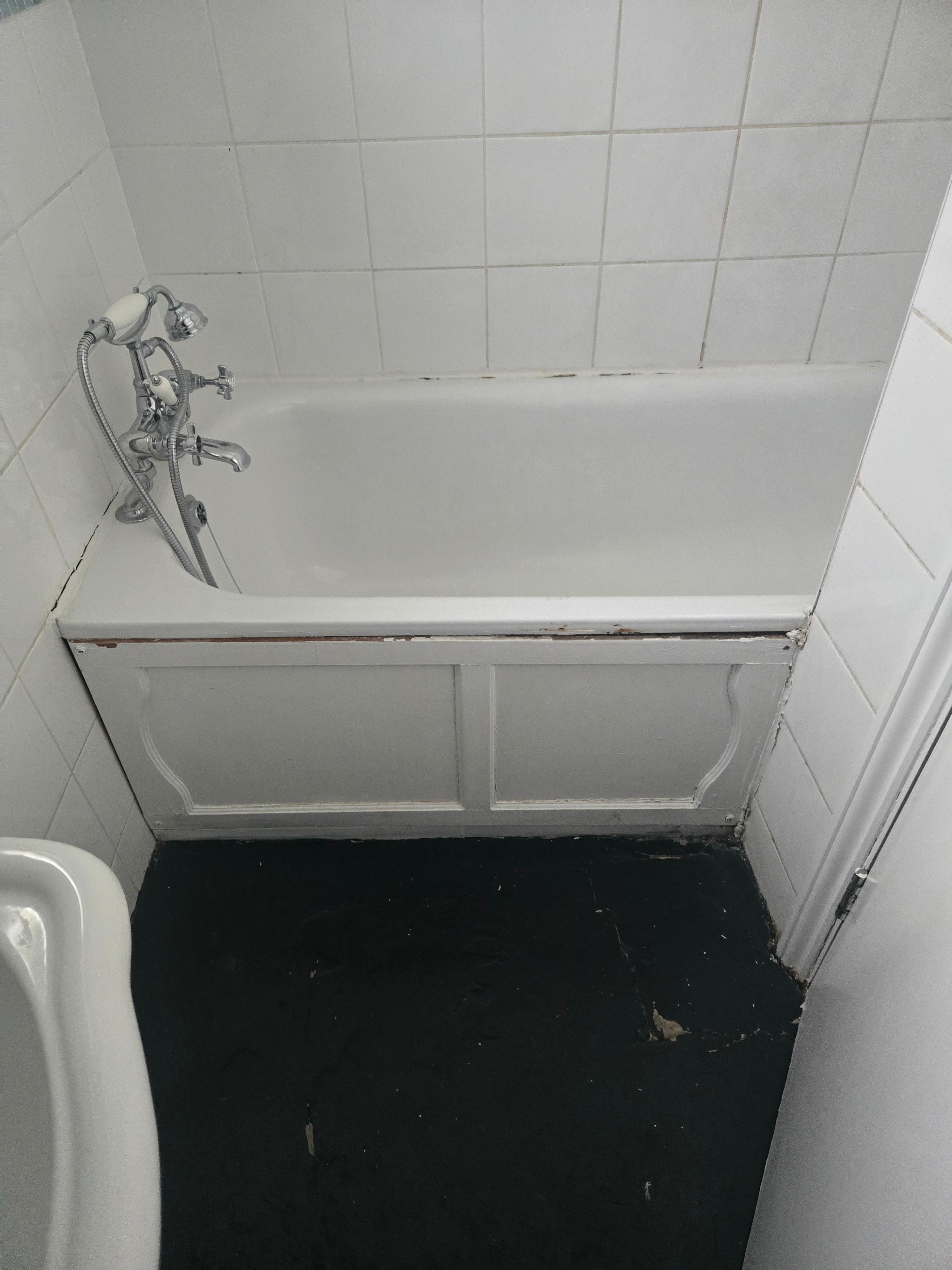 Best room with damaged panels
