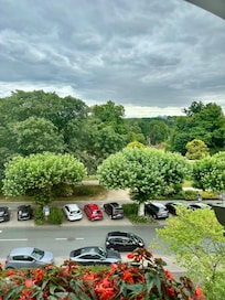 Blick aus dem Zimmer Richtung Kurpark.