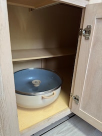 Huge pot, useless for cooking a meal