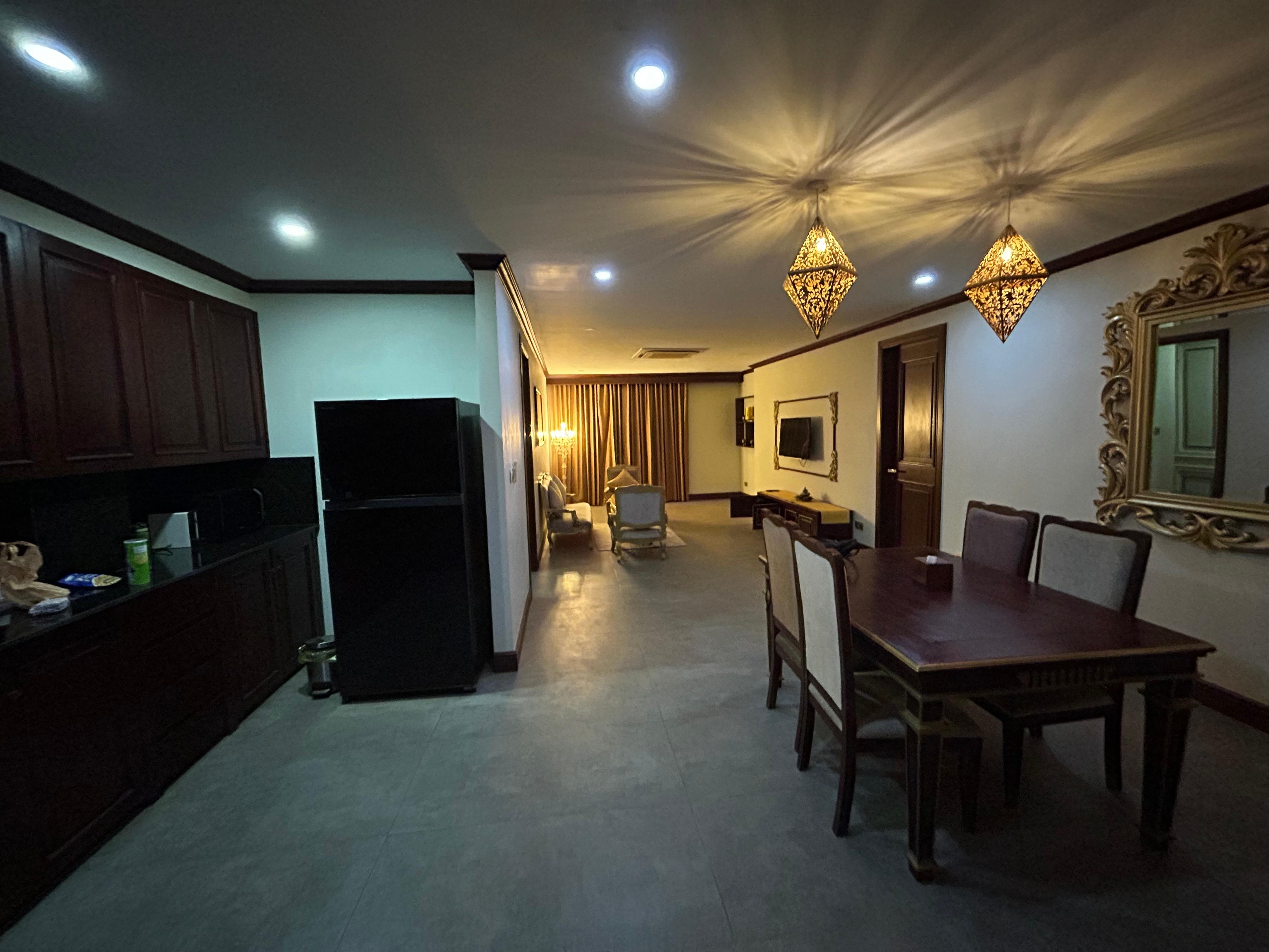 Massive living room and dining area -01 suite with 2 huge bedrooms each with own shower room with spa bath for main bedroom 