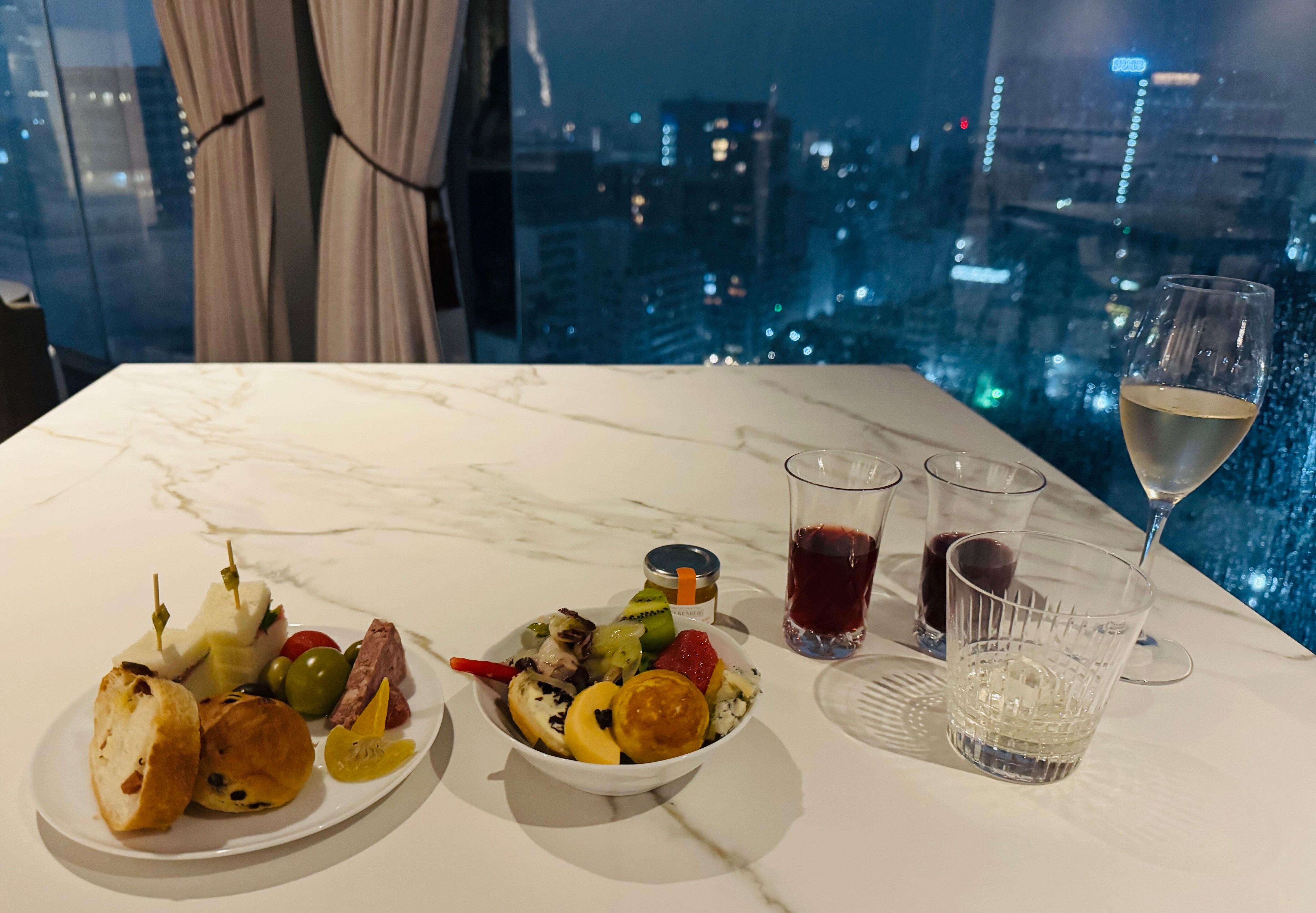 エスパシオ:ナイトキャップ 19:00~21:30.