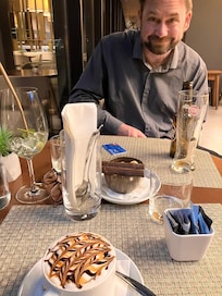 A must: green sangria/desserts/
cappuccinos to top off the authentic Portuguese cuisines.