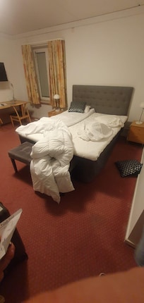 Nobody cleaning up room before  new guests