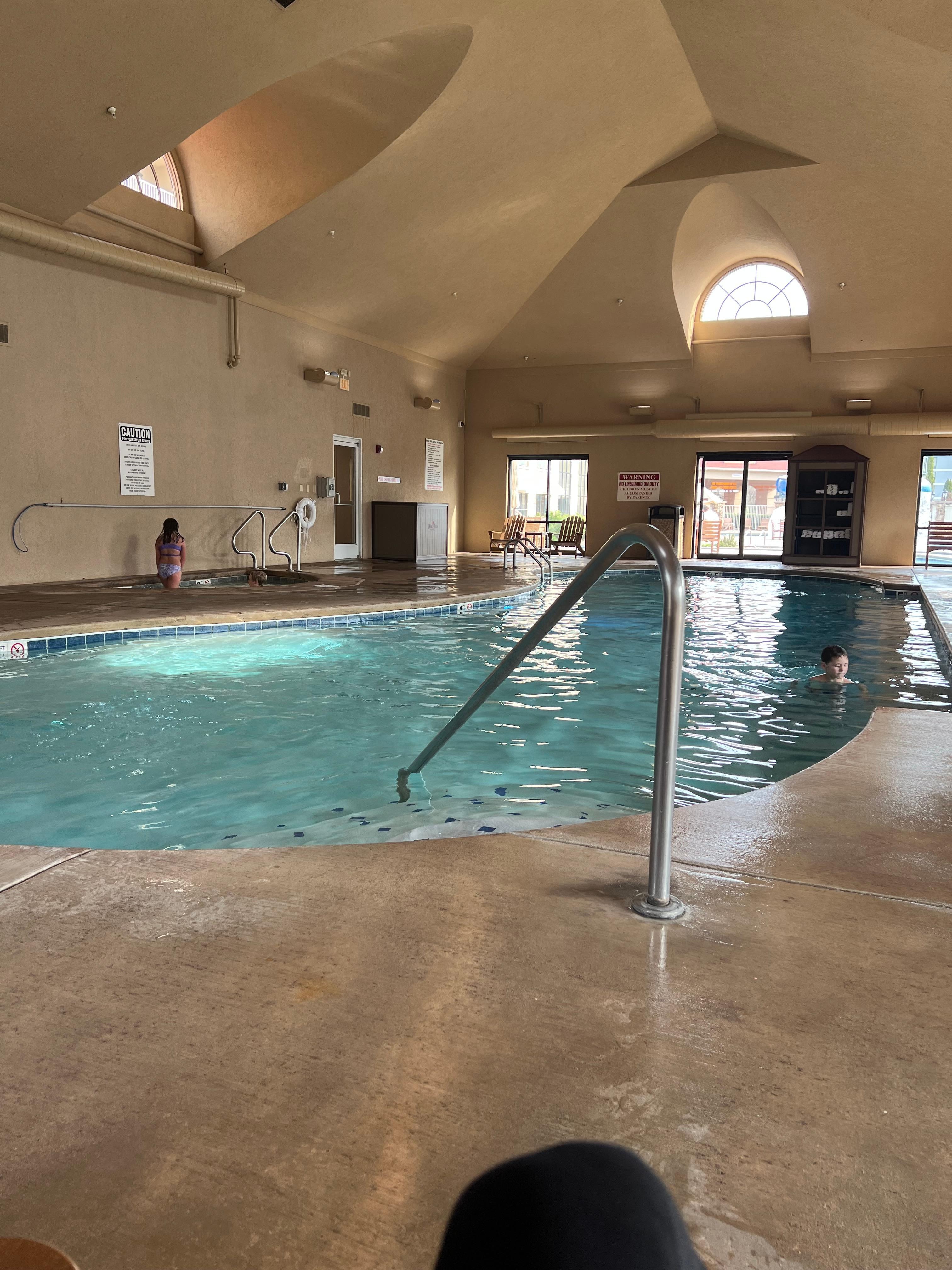 Indoor pool/hot tub