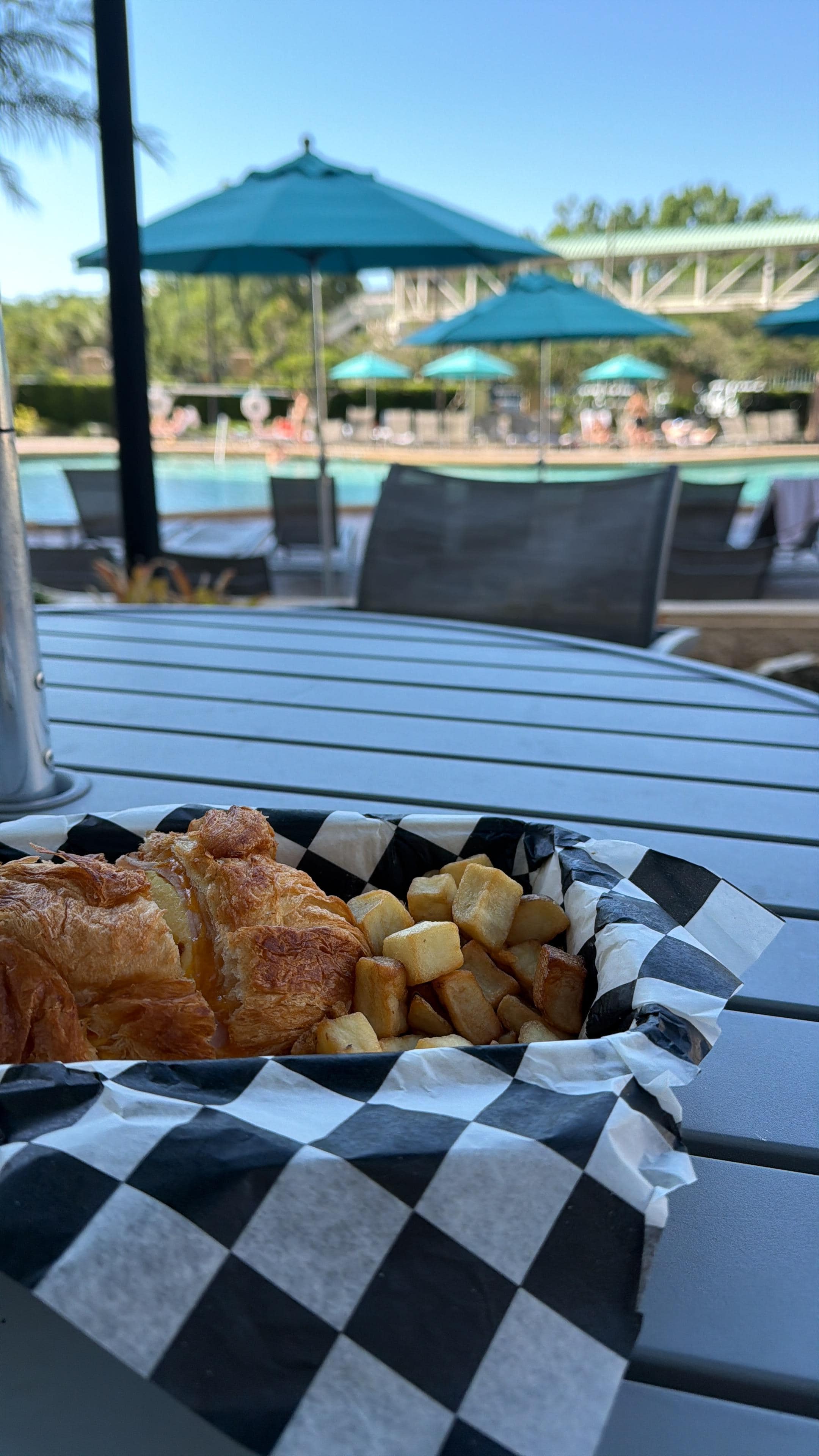 Having breakfast by the pool 