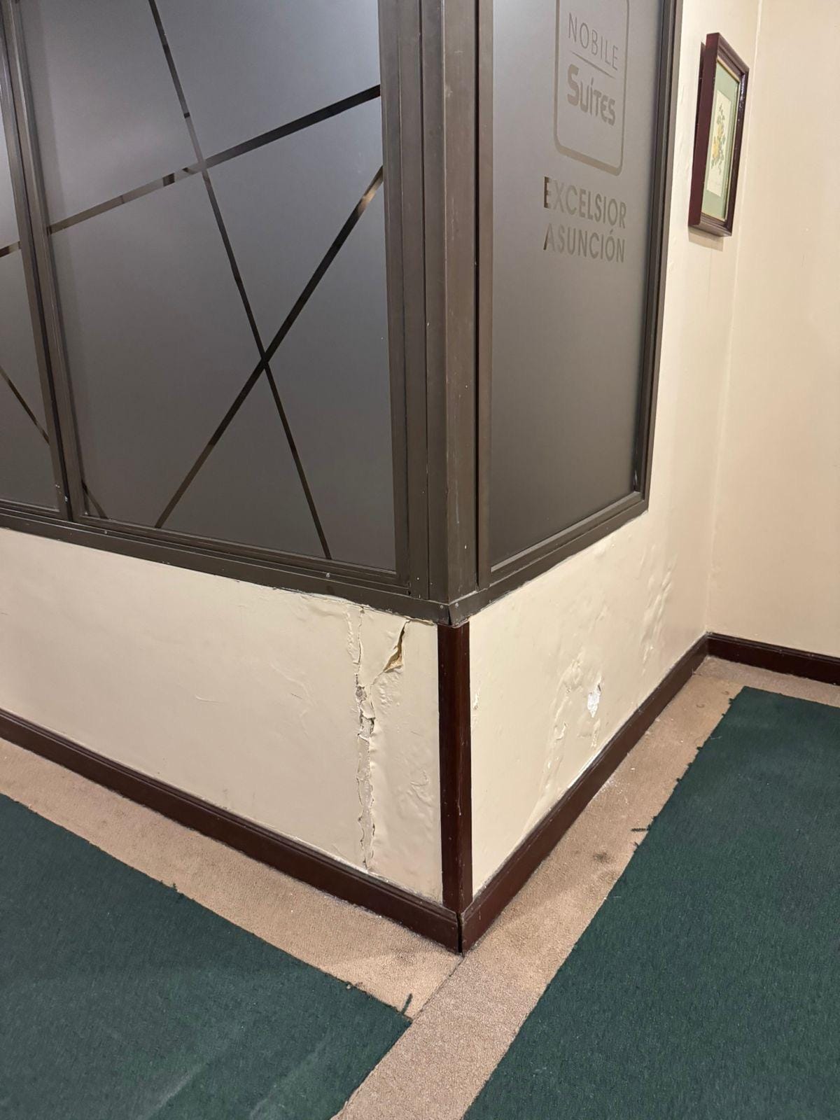 Rachaduras no 9 andar 