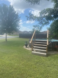 Street side no privacy fence for back yard.