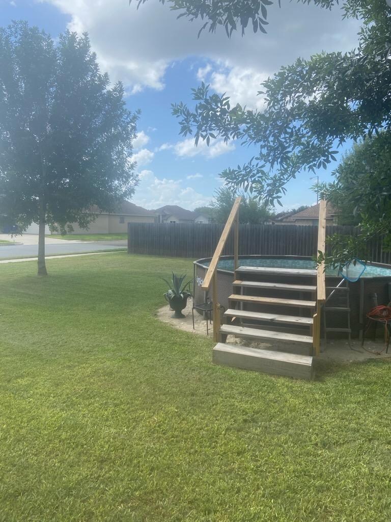 Street side no privacy fence for back yard.