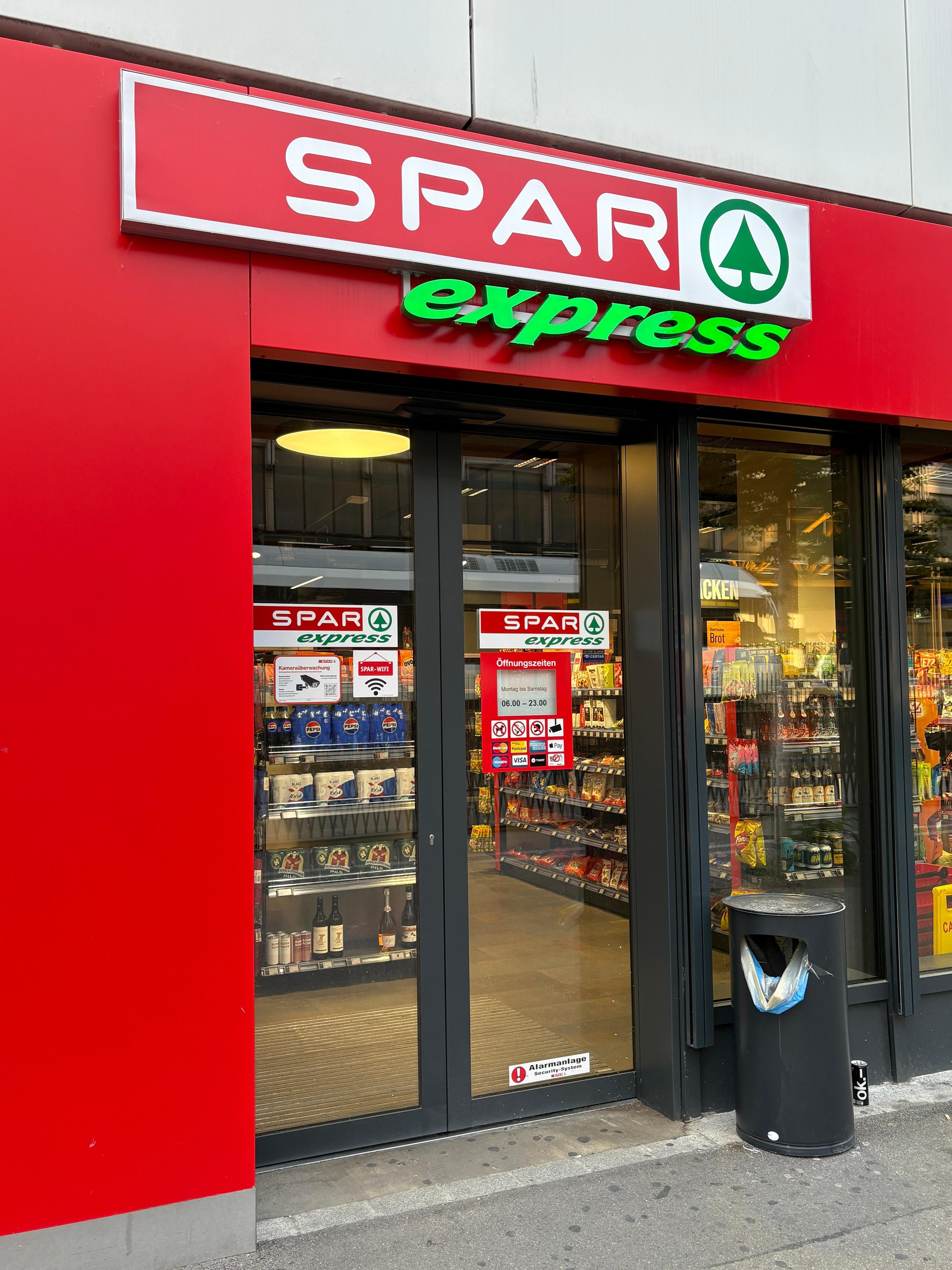 駅前SPAR