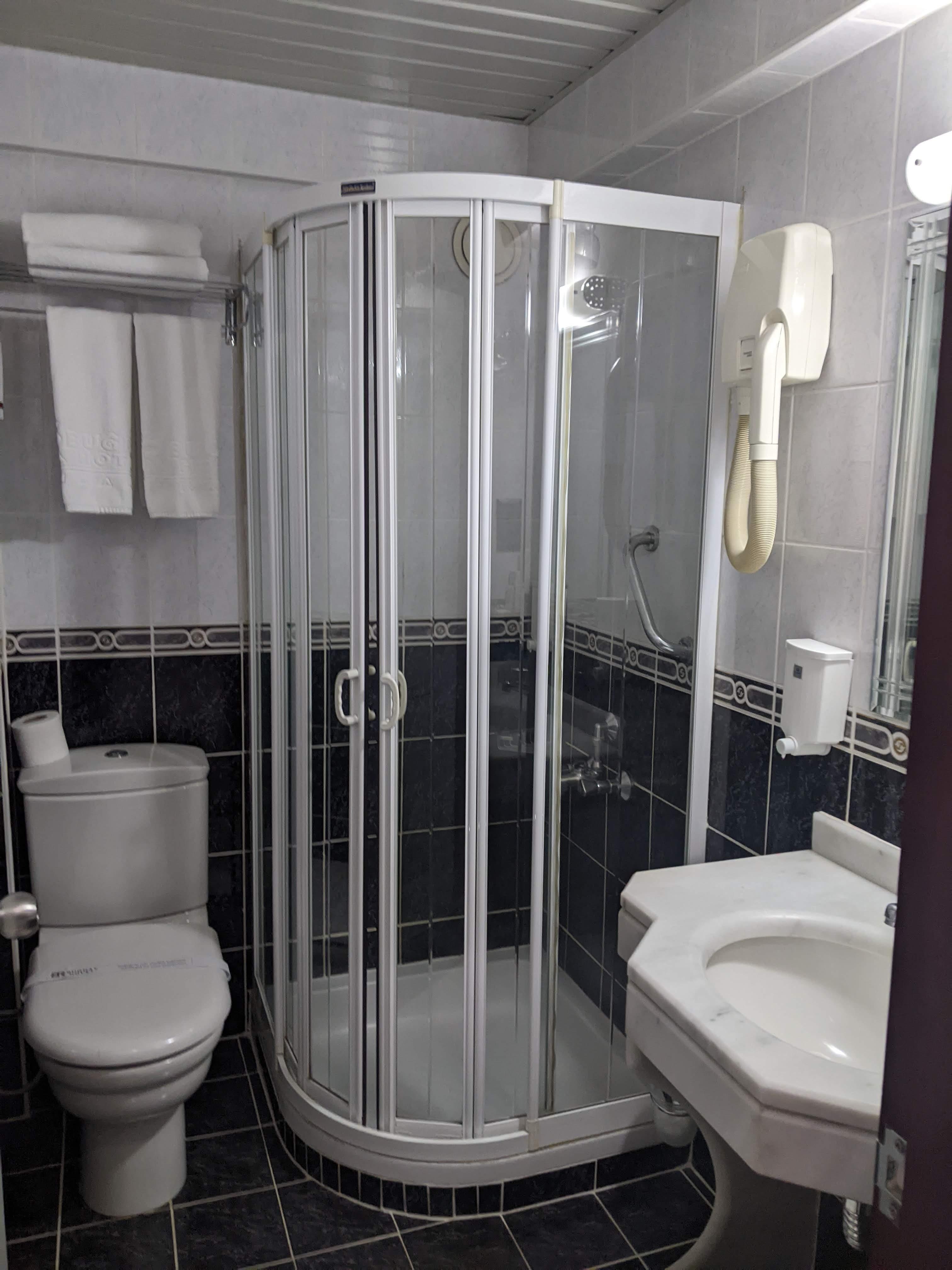 Salle de bains vieillotte