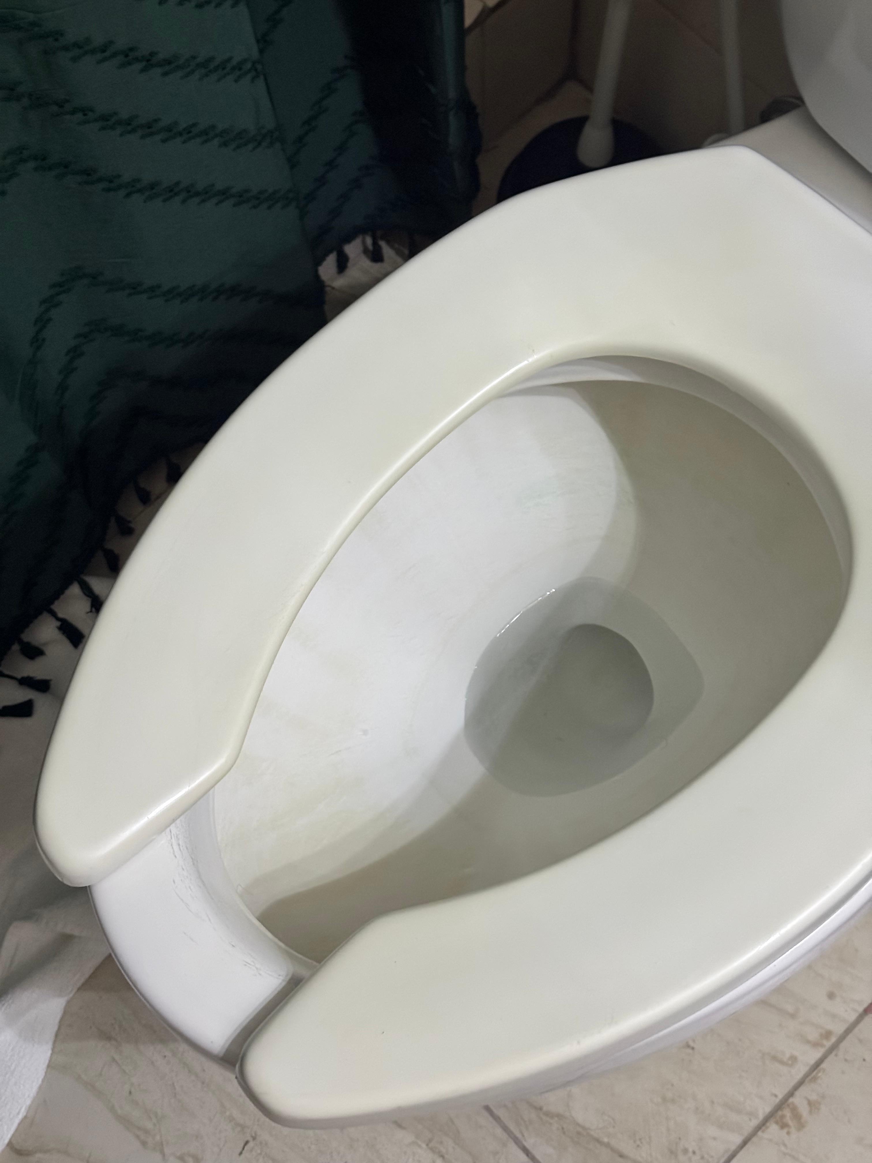 Stains on the toilet 