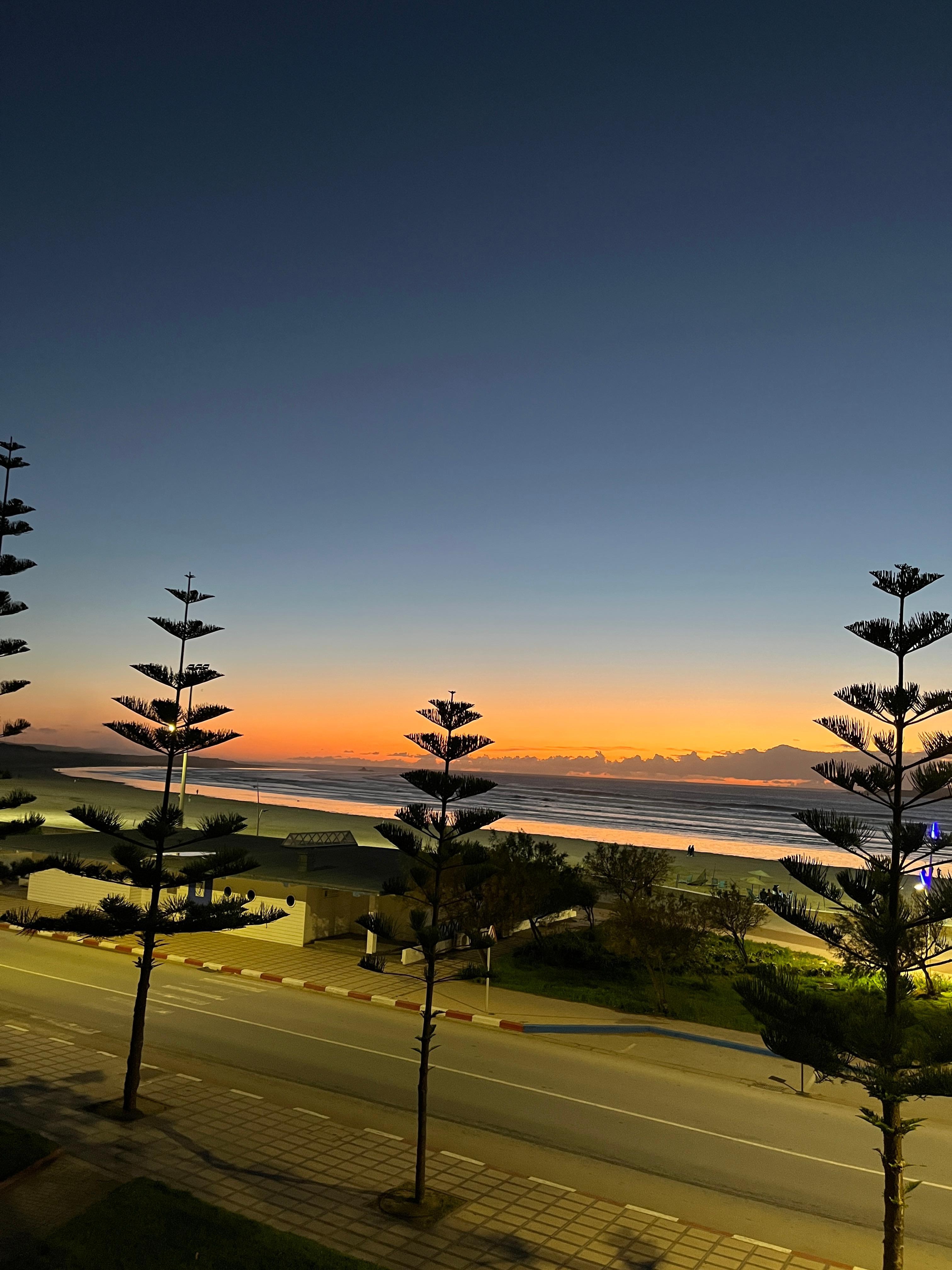 호텔룸에서 본 일몰 풍경