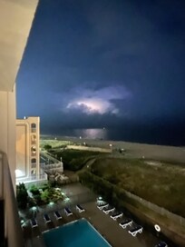 Heat lightning