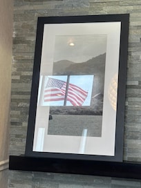 This is a photo frame in the dining area. We captured the reflection of our beautiful American flag flying freely with the wind. Incidentally, this was taken on “Flag Day” June 14th, 2025 ❤️🏳️🦅💙🇺🇸!