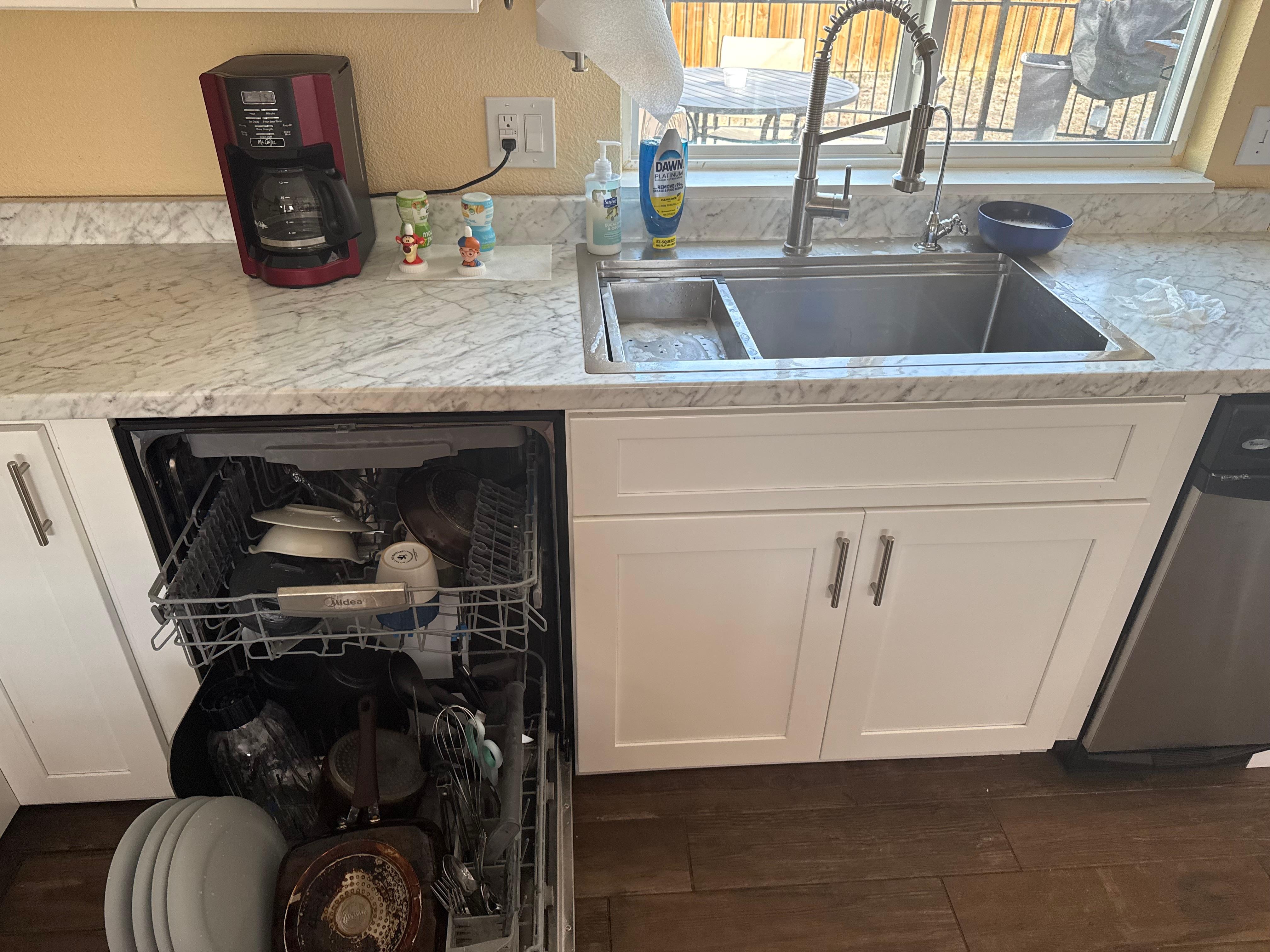 BEAUTIFUL kitchen. I don’t use a dishwasher so I used theirs to dry the dishes while we were out. 