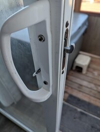 Lock on bottom floor doesn't lock