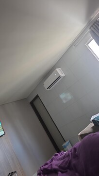 Com ar condicionado melhorou muito devido o calor.