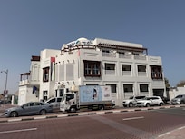 Das Hotel liegt an einer mäßig befahrenen Straße und ist klein und gemütlich.