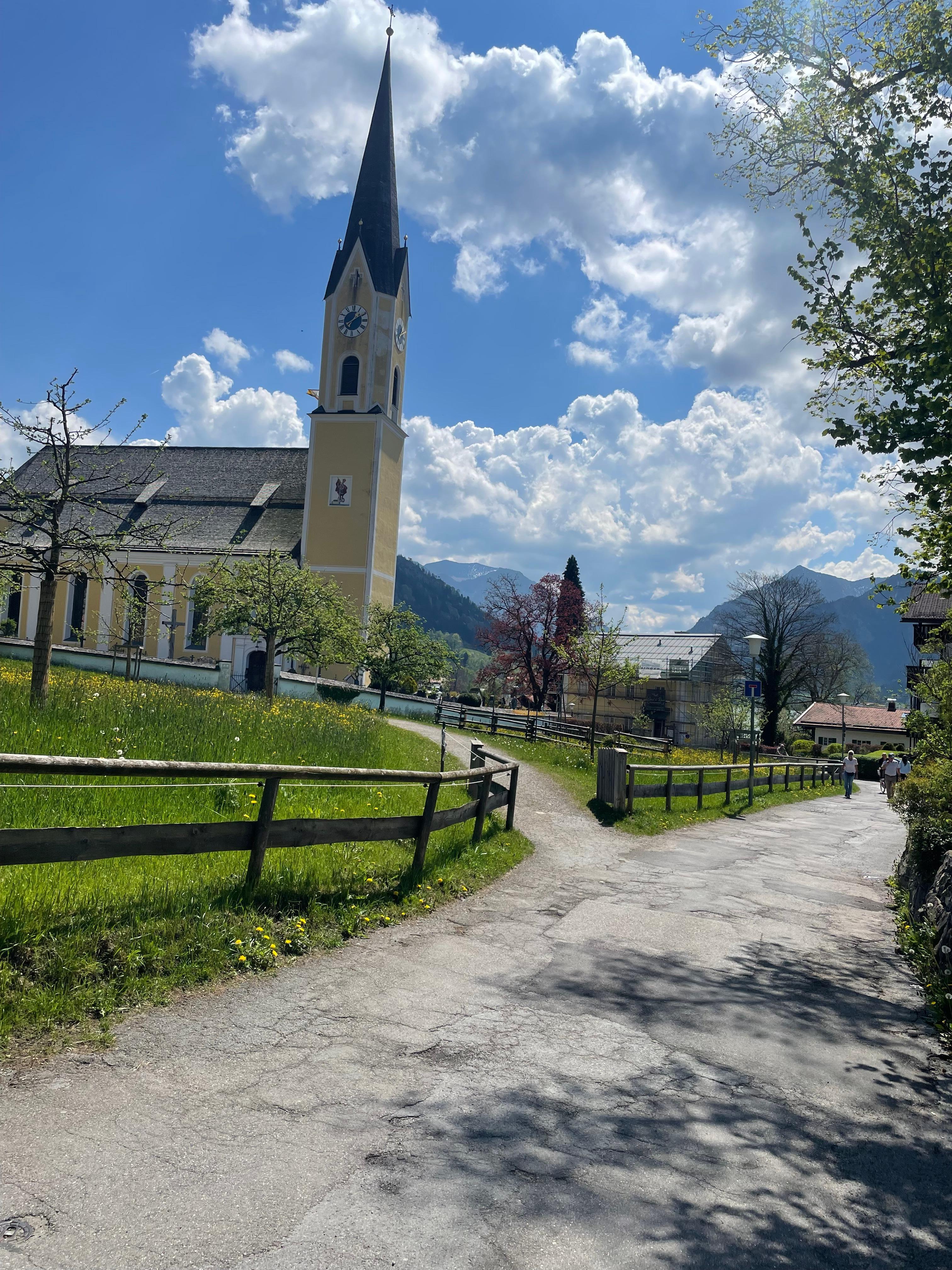 Blick auf die Kirche gegenüber der Wohnung