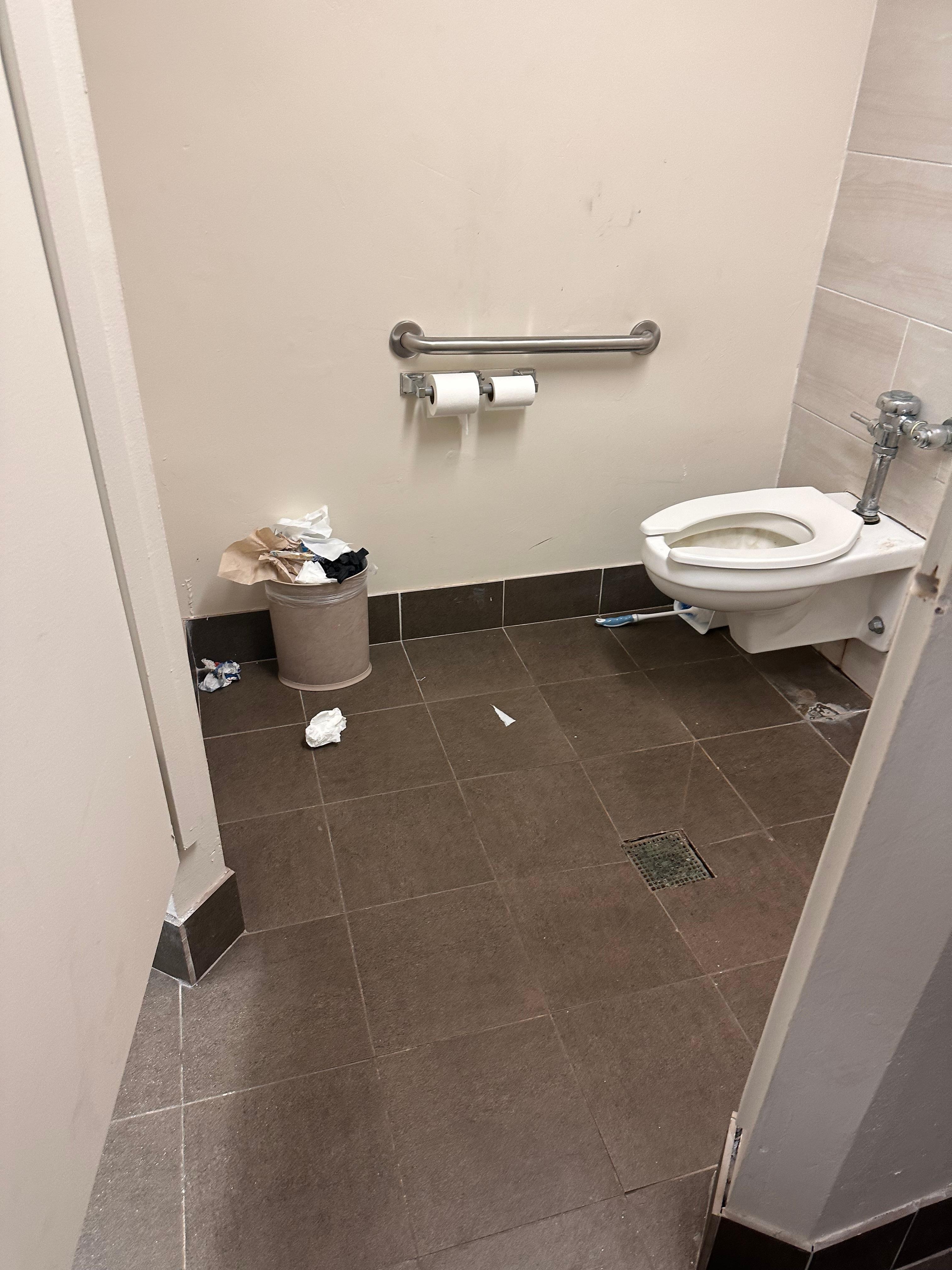 Filthy loby bathroom