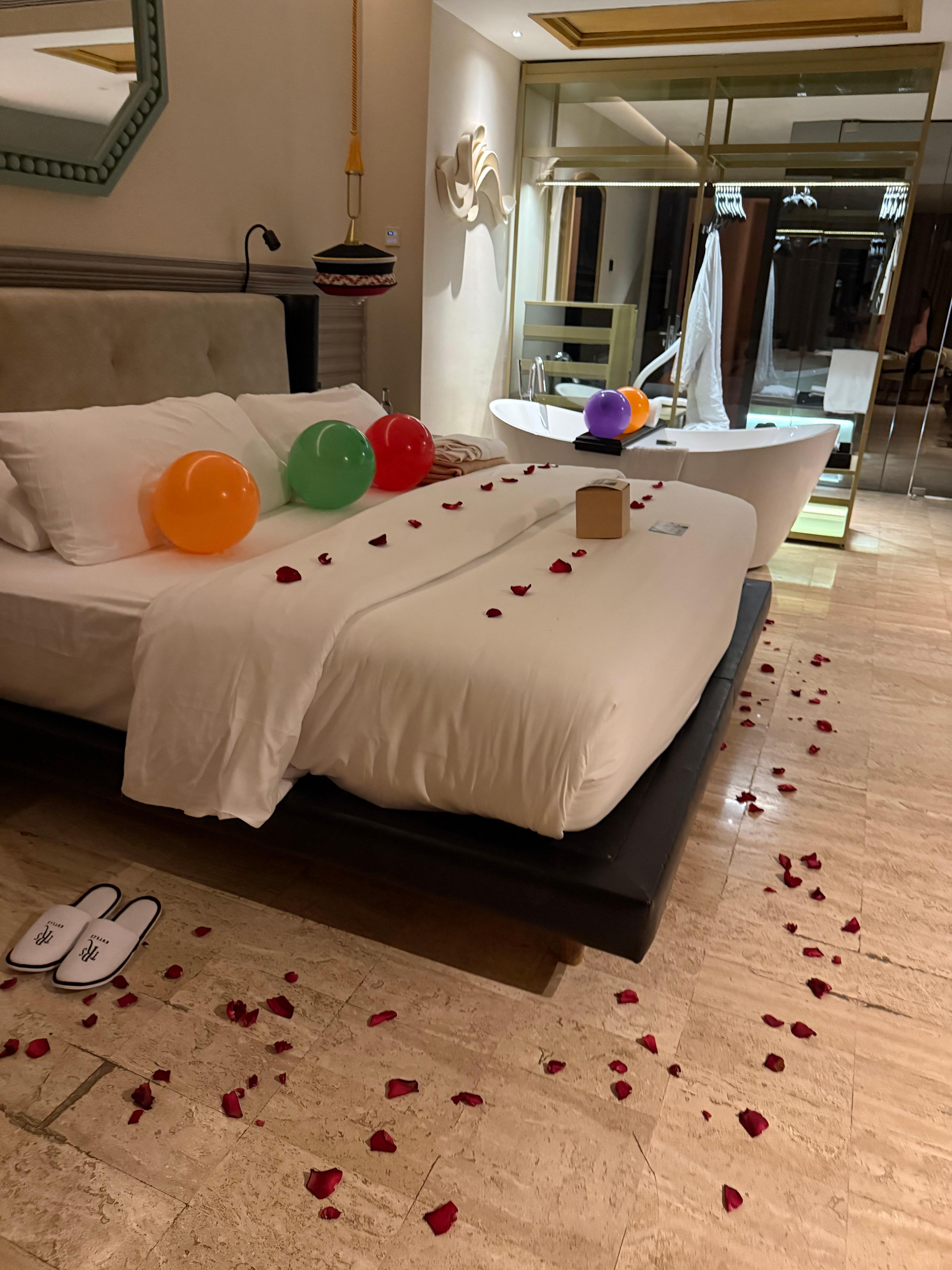 Our room was decorated for my fiancé birthday free of charge! Amazing!