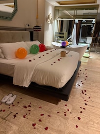 Our room was decorated for my fiancé birthday free of charge! Amazing!