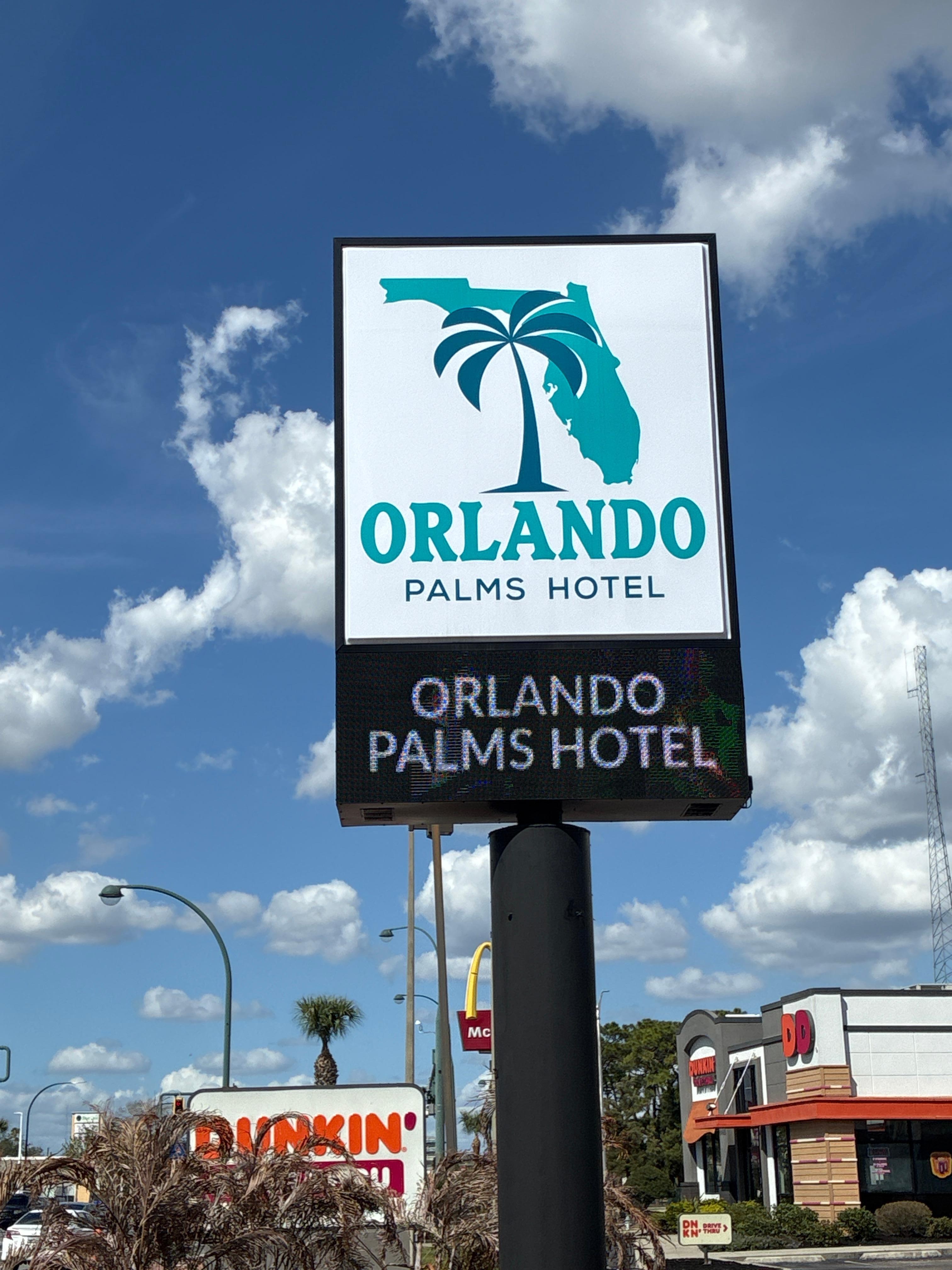 THE ORLANDO PALMS HOTEL! 🏩