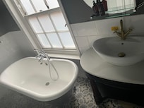 Claw foot tub
