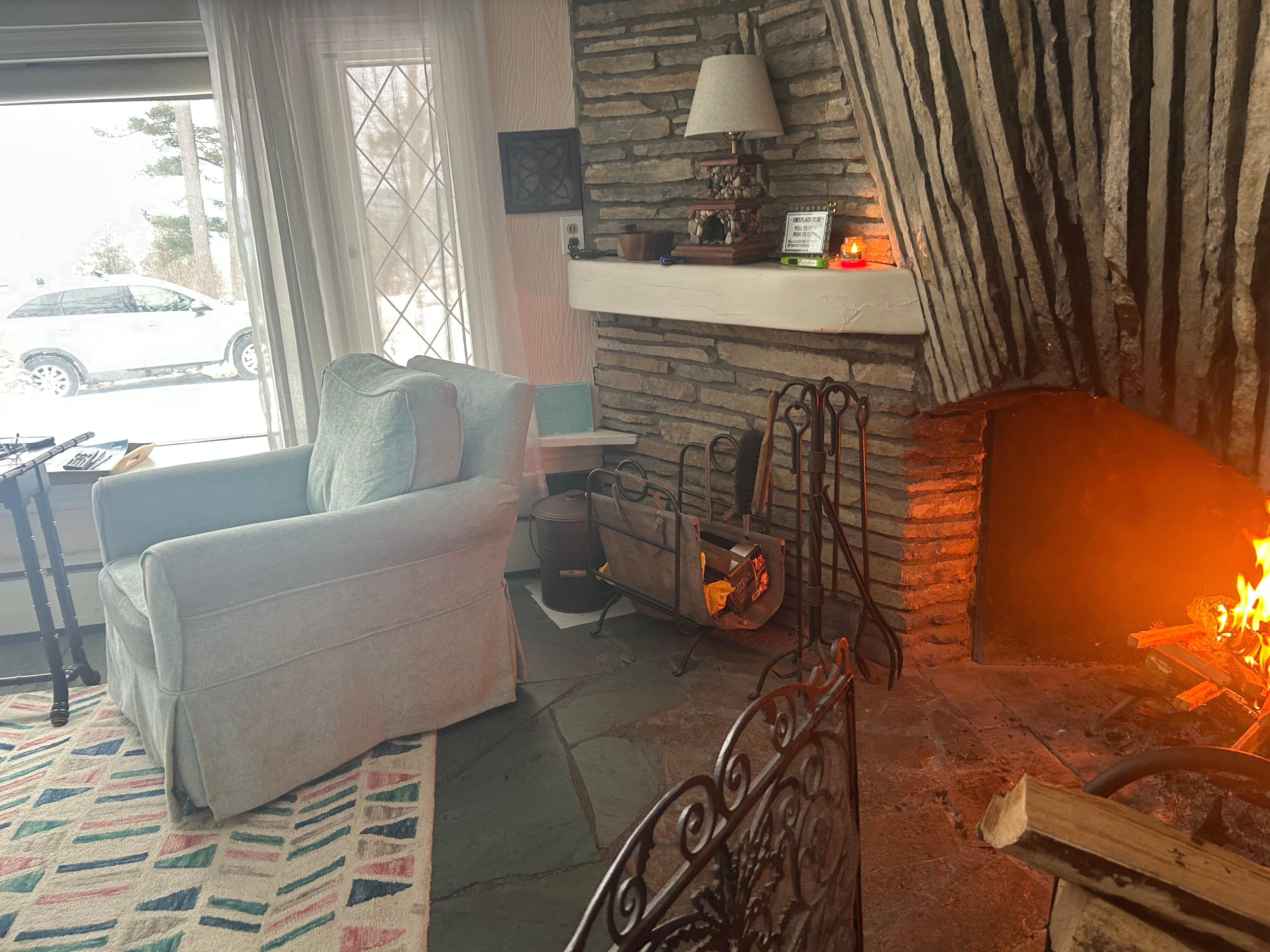 Cozy living room. I loved the BOSE speaker. 