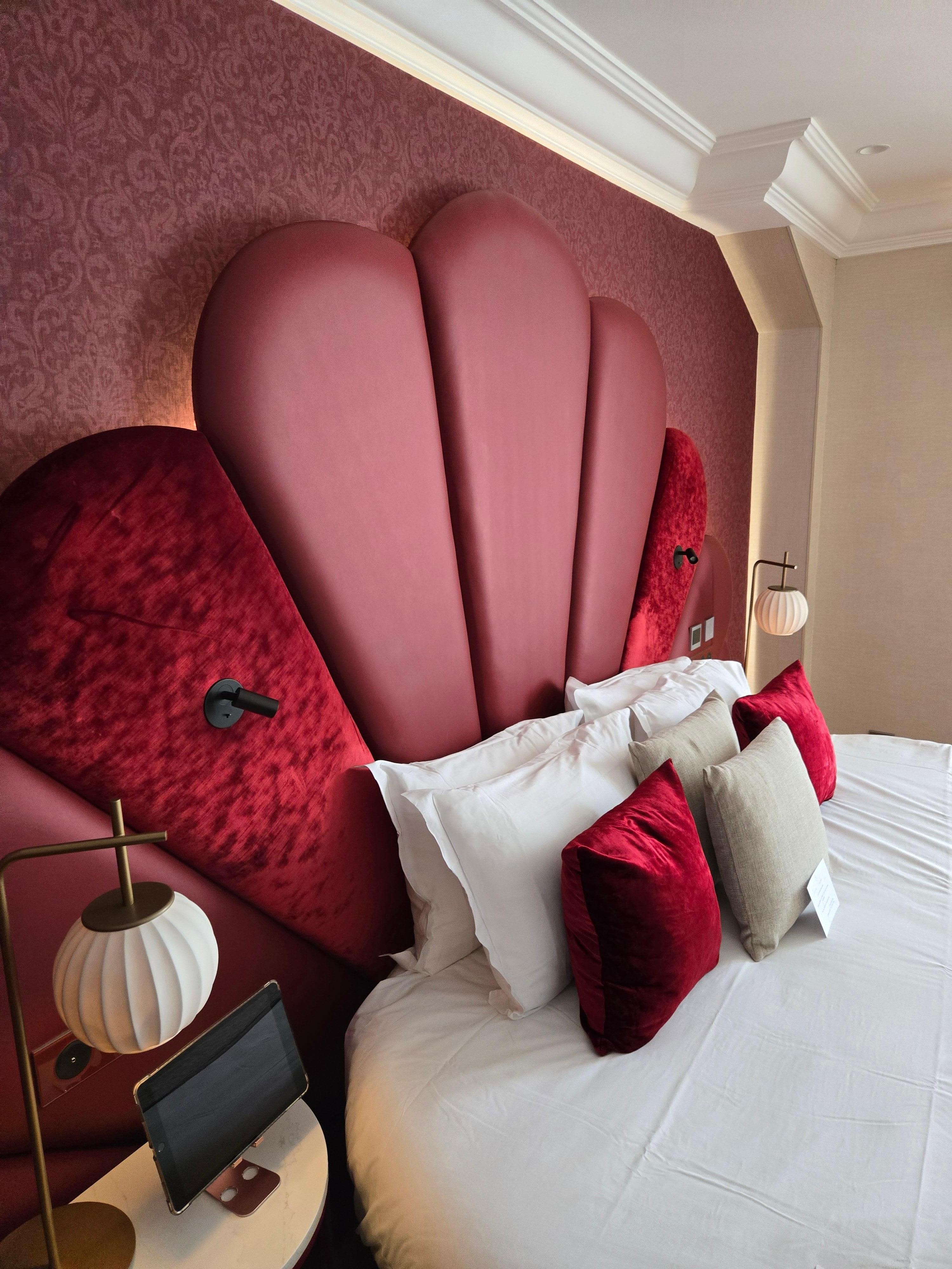 Gigantic and comfortable bed!!