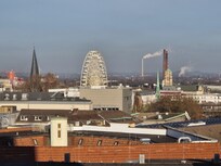 Zicht op ander deel van de stad vanaf zijkant hotel.