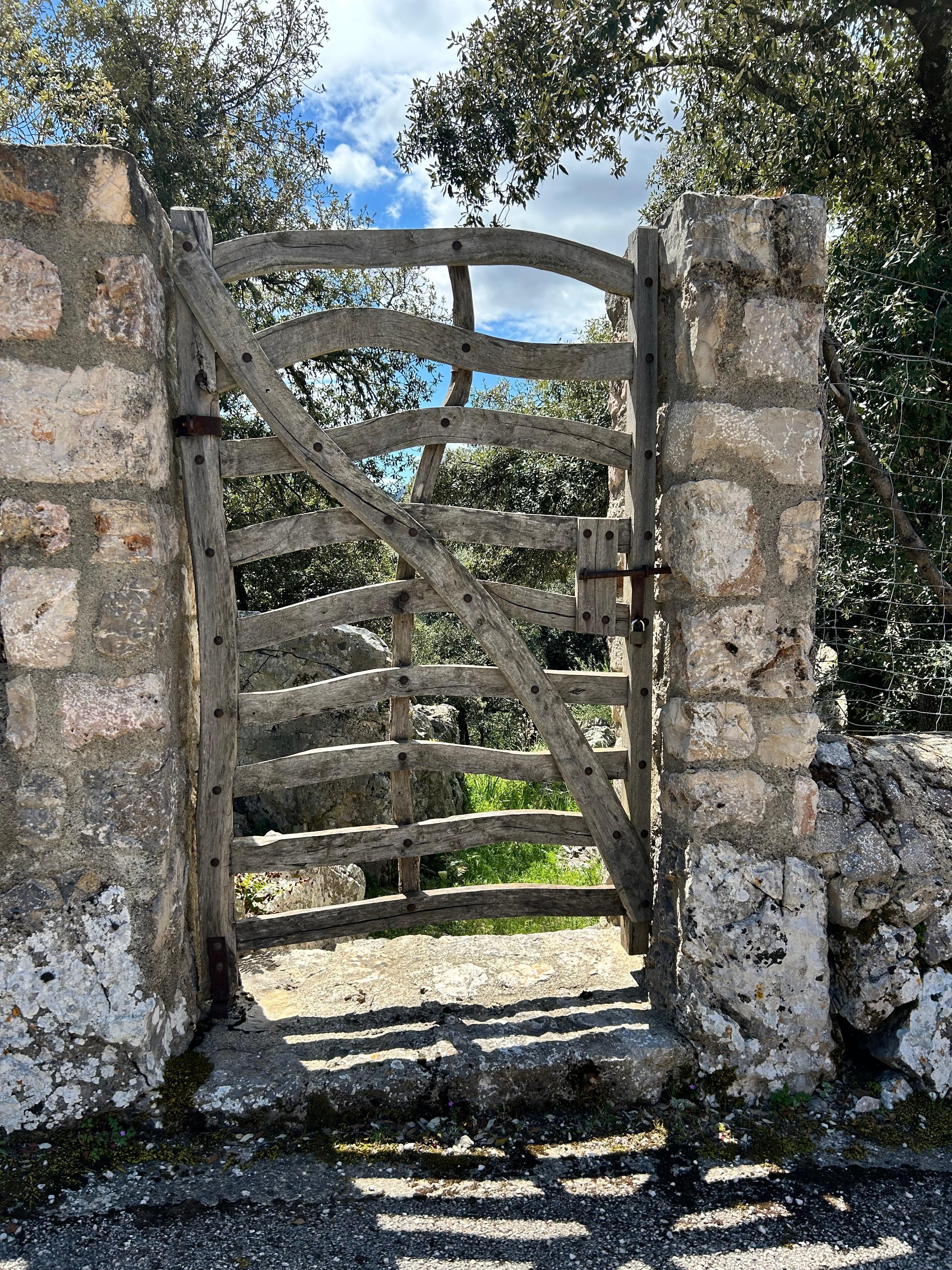 Traditional gate