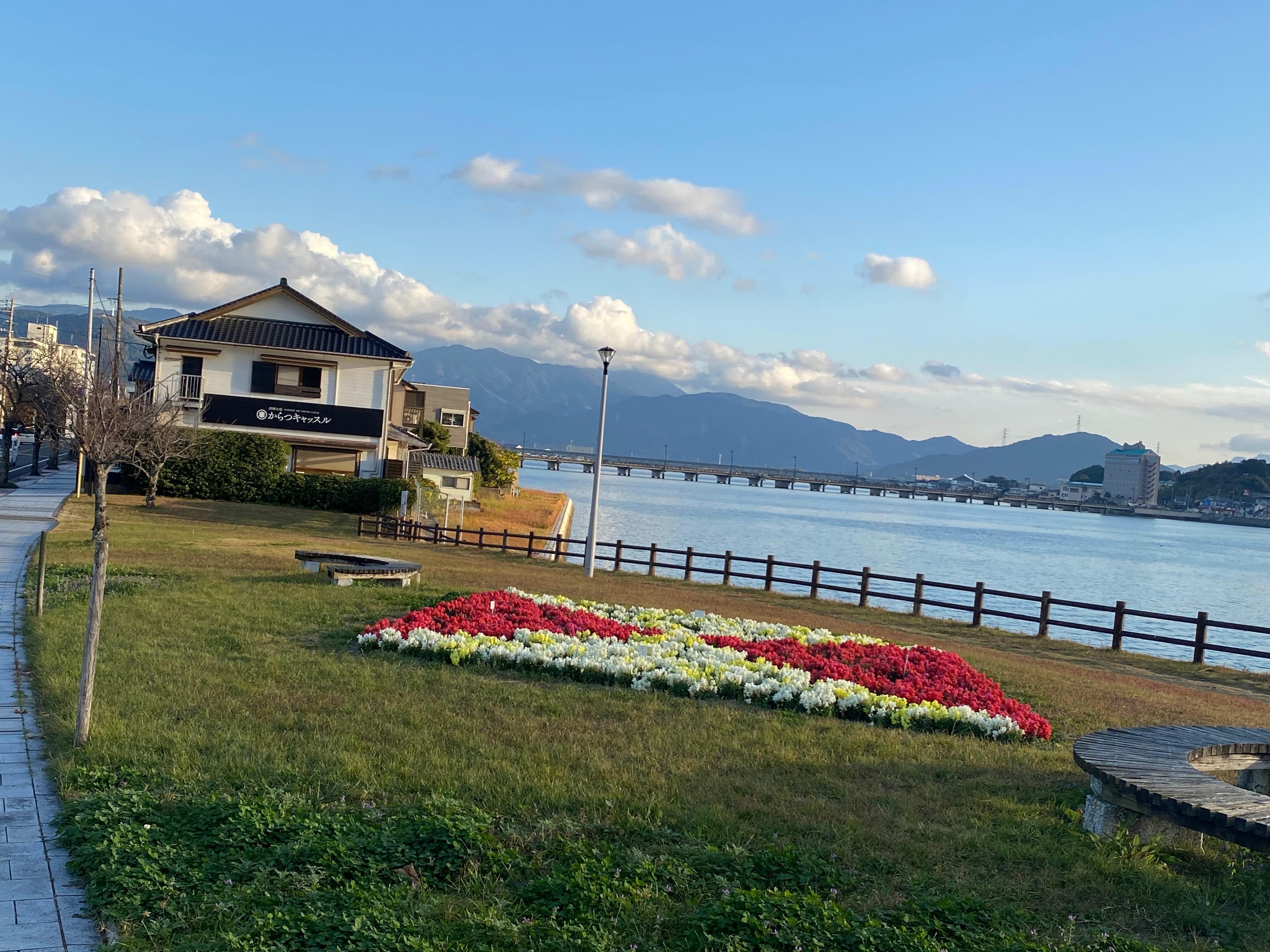 外観です。城の前の橋を渡って最初の建物です。