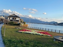 外観です。城の前の橋を渡って最初の建物です。