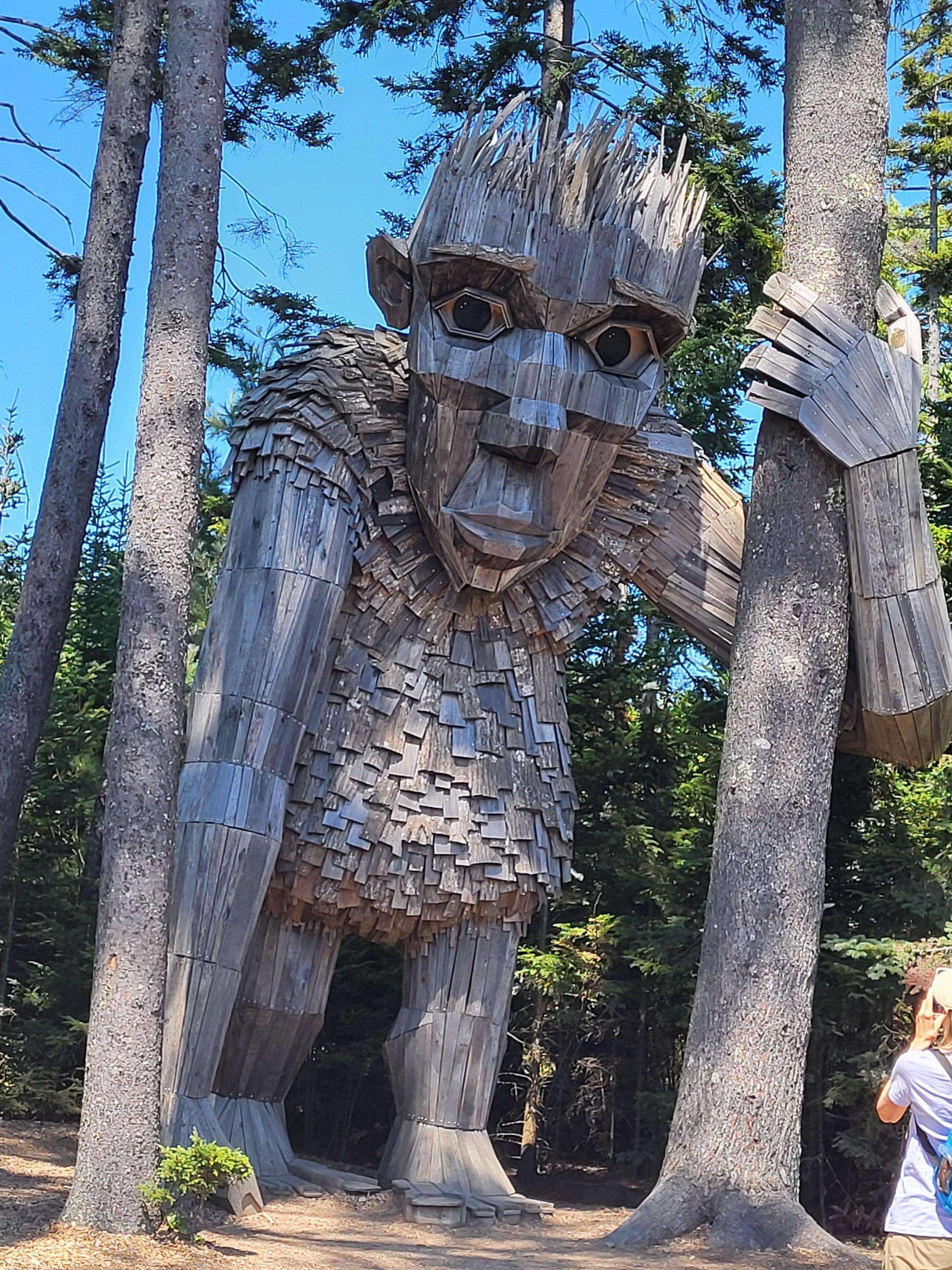  Botanical garden troll