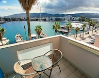 balcony with a view of the castle and harbour