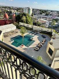 Vista desde el balcón del 6to piso de la alberca