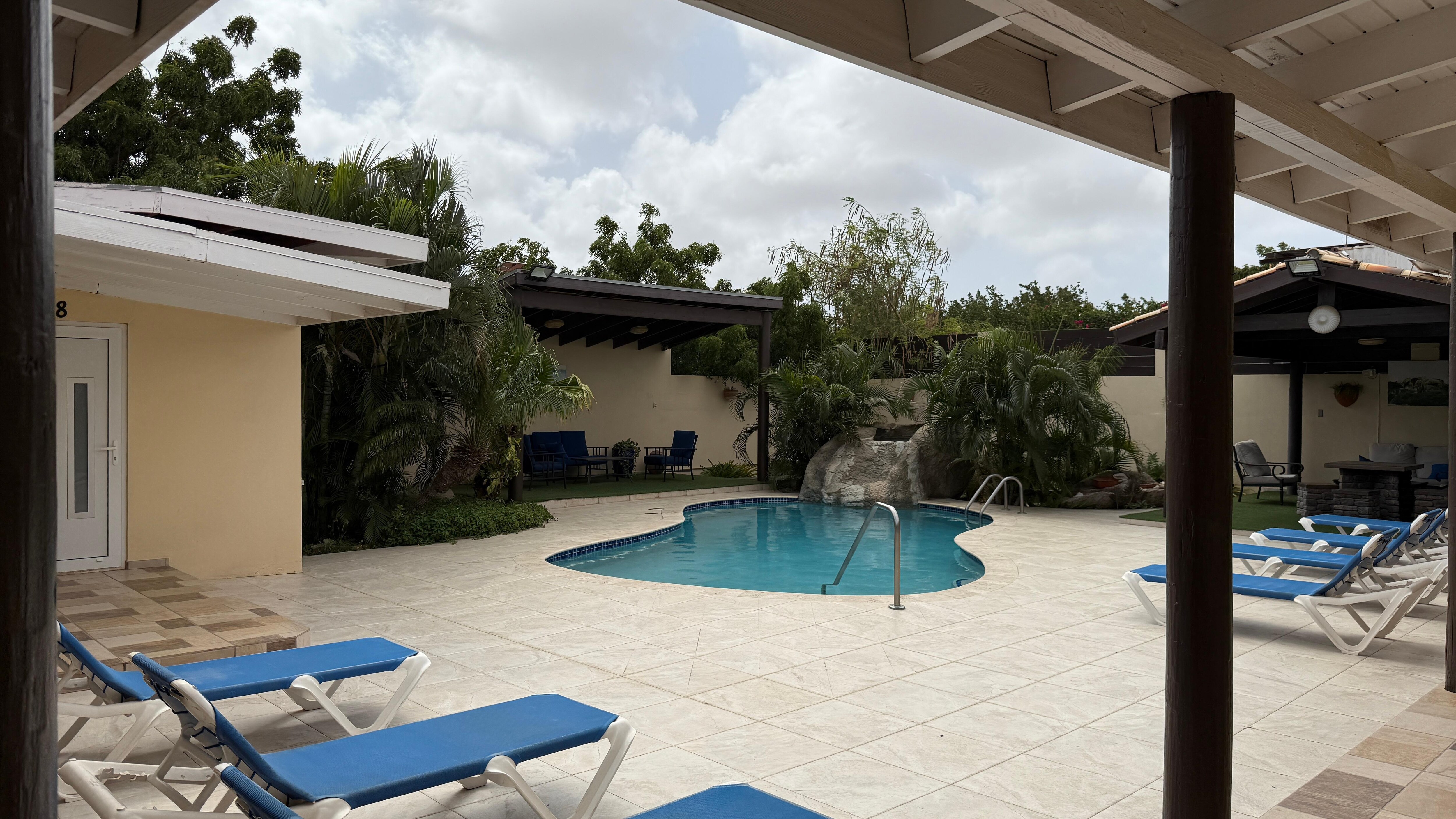 Very nice quite swimming pool 
